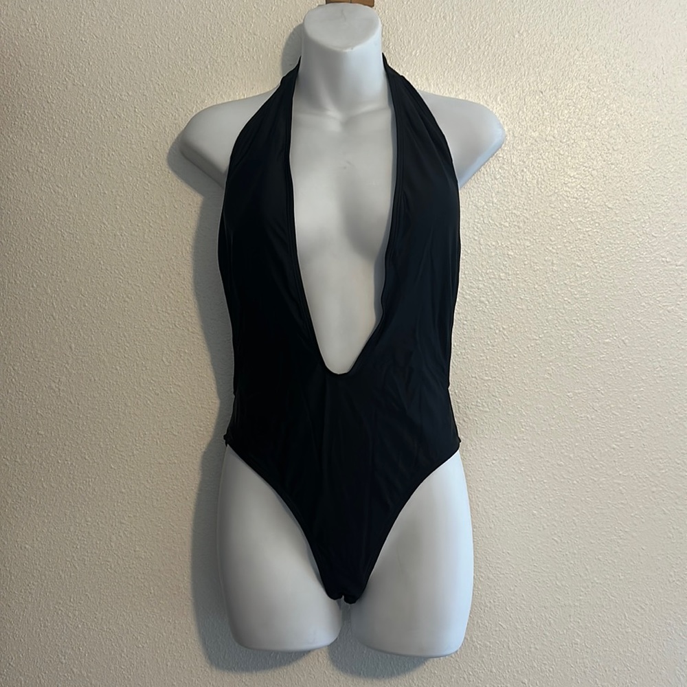 NWOT WOMENS ONE PIECE BACKLESS SWIMSUIT